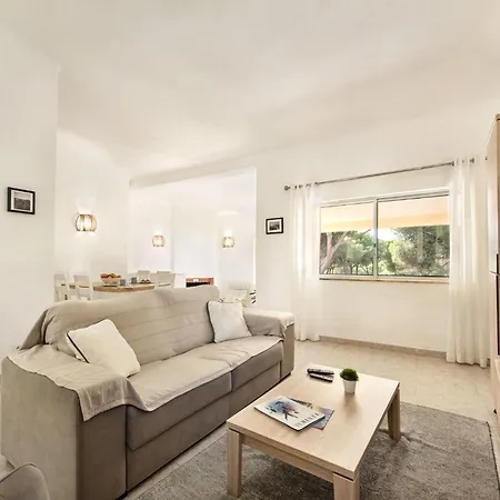Villa Old Village Area And Close To Amenities, Overlooking Golf Course Quarteira