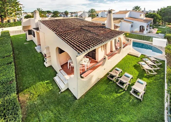 Villa Old Village Area And Close To Amenities, Overlooking Golf Course Quarteira