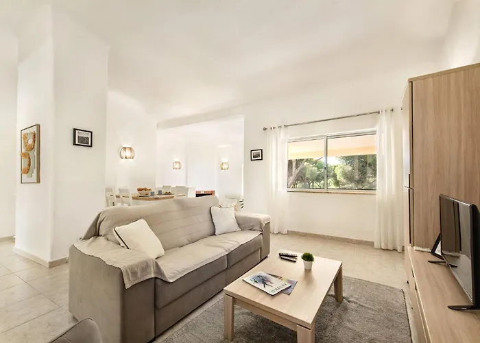 Villa Old Village Area And Close To Amenities, Overlooking Golf Course Quarteira