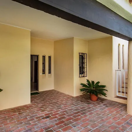 Вилла Old Village Area And Close To Amenities, Overlooking Golf Course *